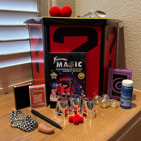 Fantasma Magic Deluxe Mesmerizing Magic Show Set - Picture 2 of 13